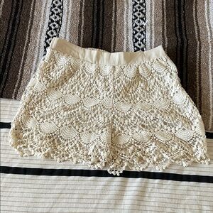 Blu Pepper Cream Crochet Lace Shorts